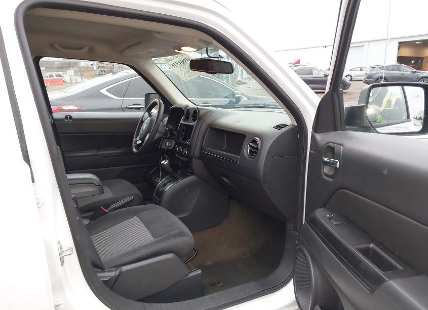 Photo 5 of 2017 Jeep Patriot SPORT FWD (VIN 1C4NJPBA5HD140440)