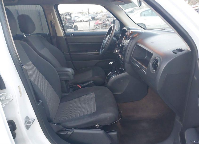 Photo 5 of 2014 Jeep Patriot SPORT (VIN 1C4NJPBA6ED749595)