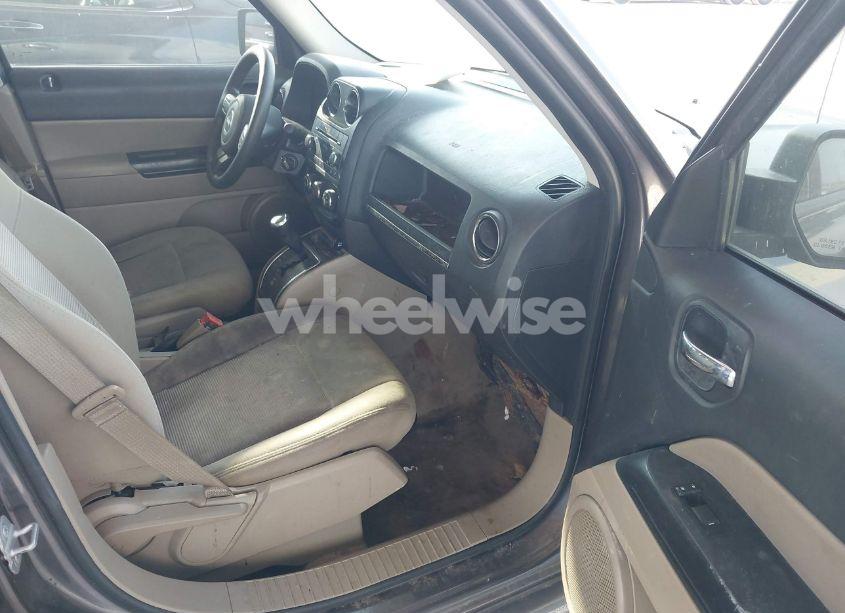 Photo 5 of 2014 Jeep Patriot SPORT (VIN 1C4NJPBA6ED881532)