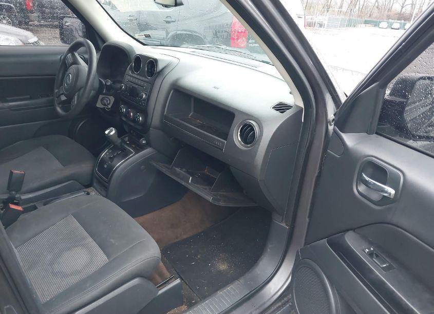 Photo 5 of 2015 Jeep Patriot ALTITUDE EDITION (VIN 1C4NJPBA6FD250698)