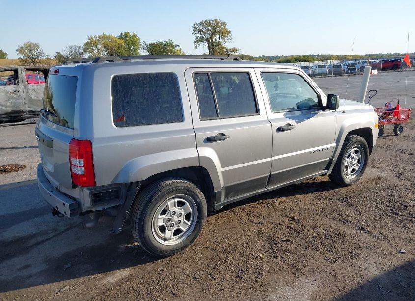 Photo 4 of 2016 Jeep Patriot SPORT (VIN 1C4NJPBA6GD514505)