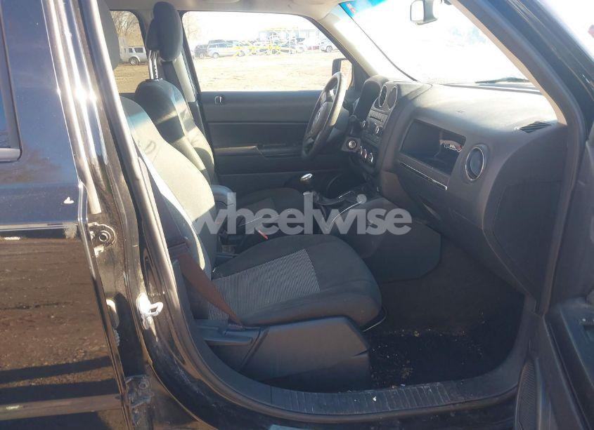 Photo 5 of 2016 Jeep Patriot SPORT (VIN 1C4NJPBA6GD575594)