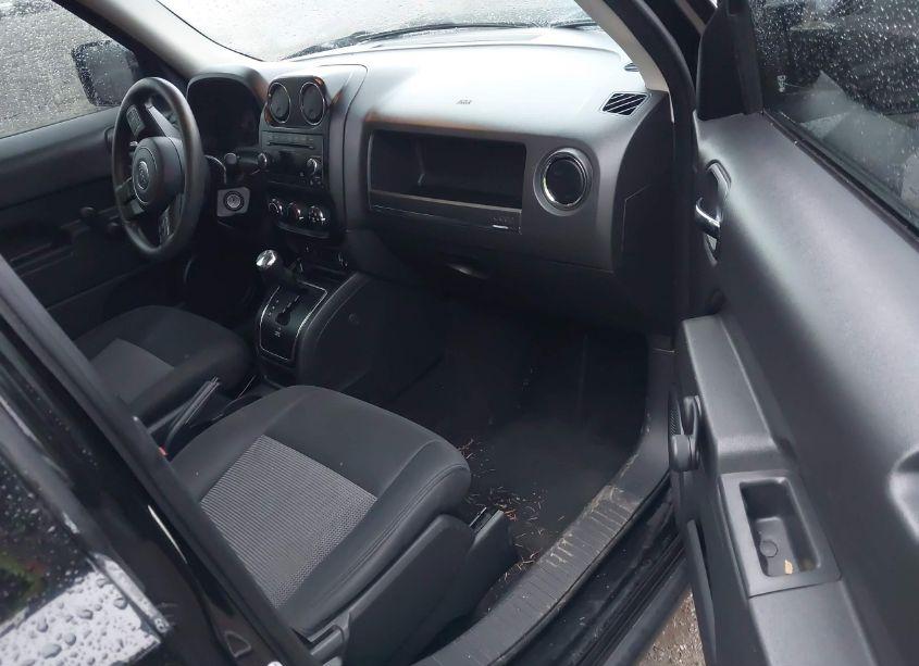 Photo 5 of 2014 Jeep Patriot SPORT (VIN 1C4NJPBA7ED619485)
