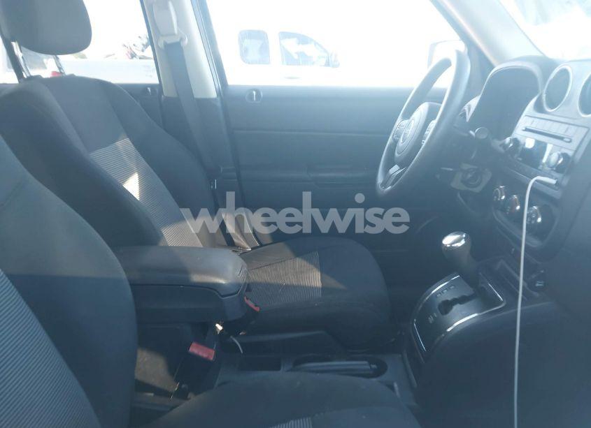 Photo 5 of 2016 Jeep Patriot SPORT (VIN 1C4NJPBA7GD525125)