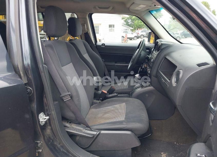 Photo 5 of 2016 Jeep Patriot SPORT (VIN 1C4NJPBA7GD526498)