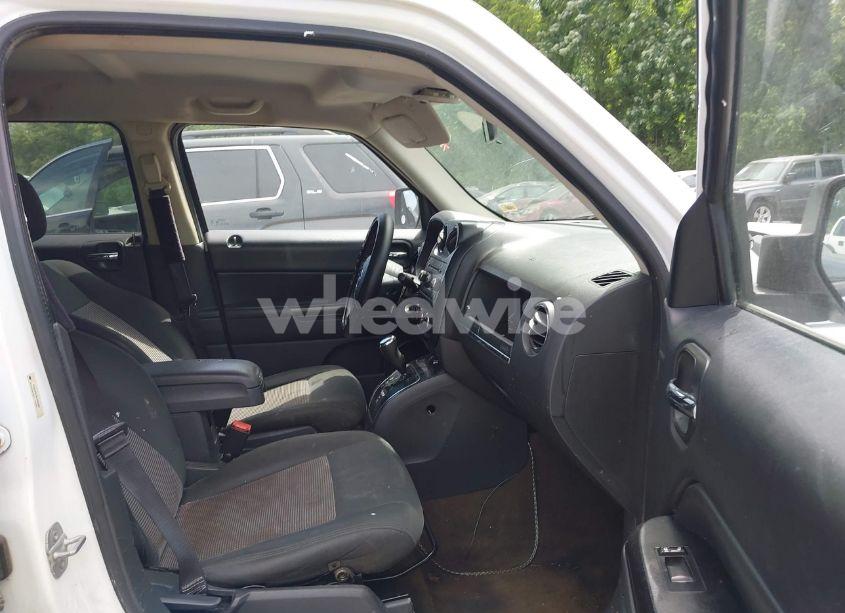 Photo 5 of 2014 Jeep Patriot SPORT (VIN 1C4NJPBA8ED504989)