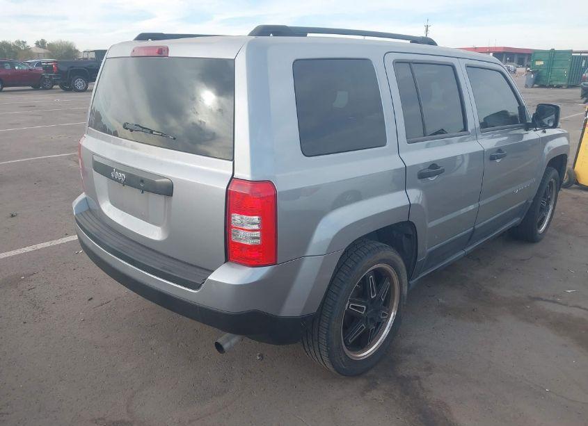 Photo 4 of 2015 Jeep Patriot SPORT (VIN 1C4NJPBA8FD388324)