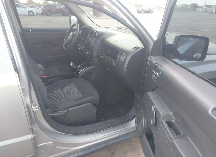 Photo 5 of 2015 Jeep Patriot SPORT (VIN 1C4NJPBA8FD388324)