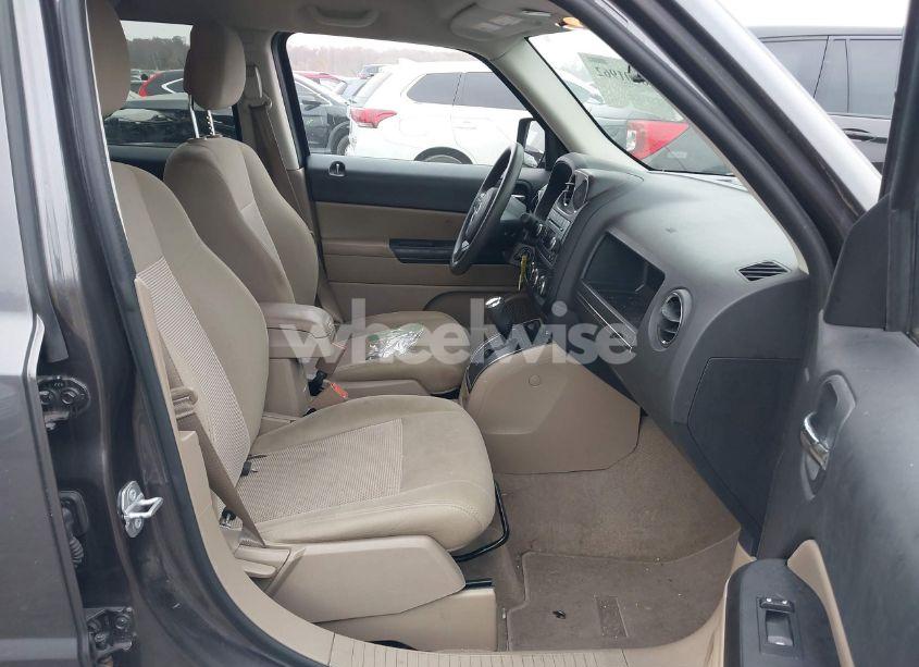 Photo 5 of 2016 Jeep Patriot SPORT (VIN 1C4NJPBA8GD512562)