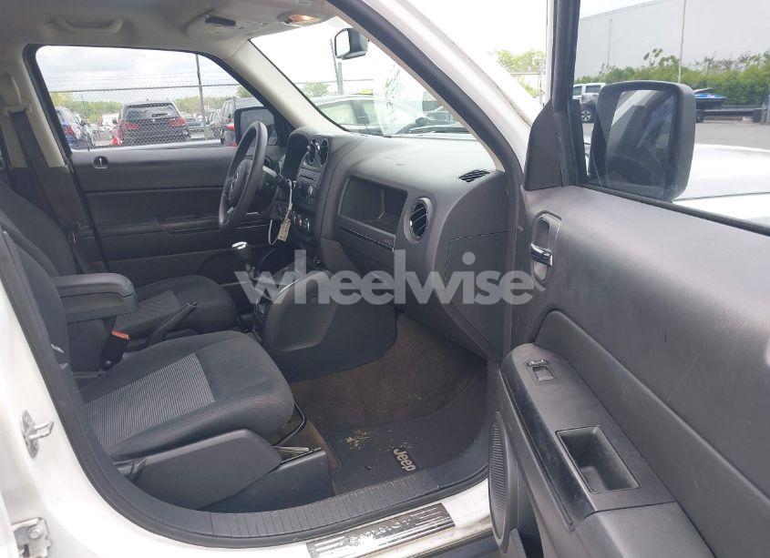 Photo 5 of 2016 Jeep Patriot SPORT (VIN 1C4NJPBA8GD561843)