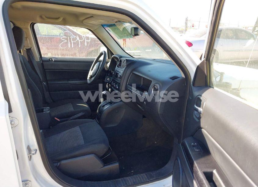 Photo 5 of 2016 Jeep Patriot SPORT (VIN 1C4NJPBA8GD575435)