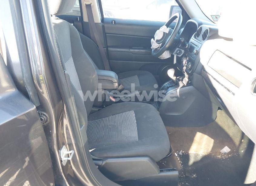 Photo 5 of 2016 Jeep Patriot SPORT (VIN 1C4NJPBA8GD669542)