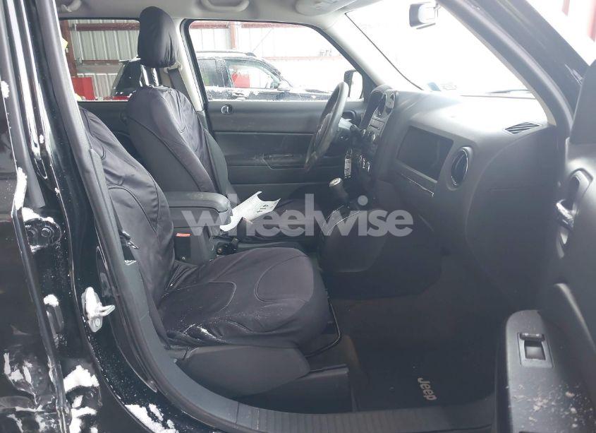 Photo 5 of 2016 Jeep Patriot SPORT (VIN 1C4NJPBA8GD753442)