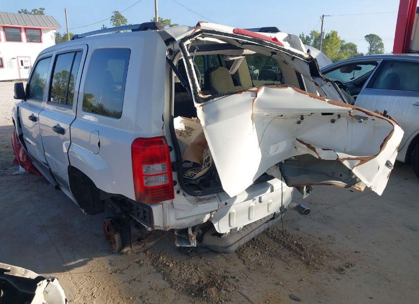 Photo 3 of 2016 Jeep Patriot SPORT SE (VIN 1C4NJPBA8GD777272)