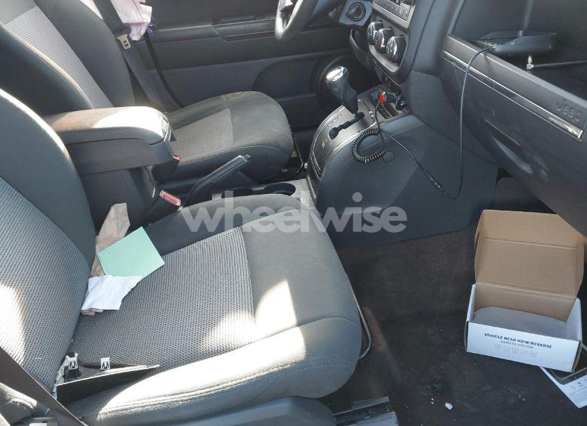 Photo 5 of 2014 Jeep Patriot SPORT (VIN 1C4NJPBA9ED524376)