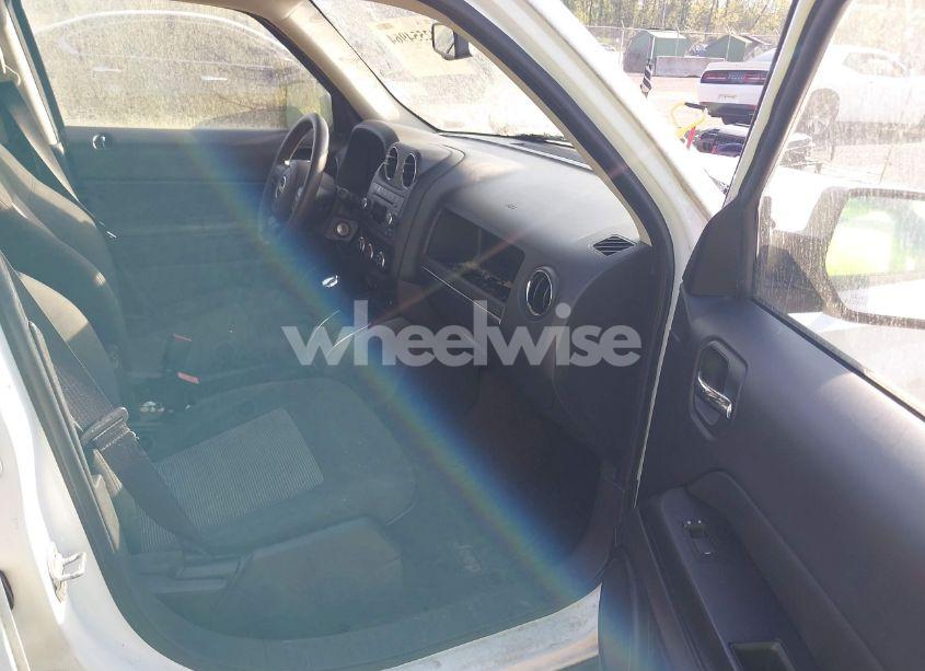 Photo 5 of 2014 Jeep Patriot SPORT (VIN 1C4NJPBA9ED533417)