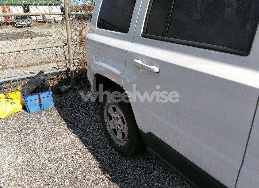 Photo 6 of 2014 Jeep Patriot ALTITUDE (VIN 1C4NJPBA9ED674553)
