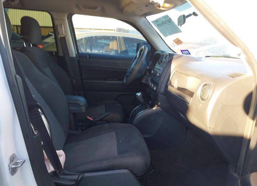 Photo 5 of 2015 Jeep Patriot SPORT (VIN 1C4NJPBA9FD285560)