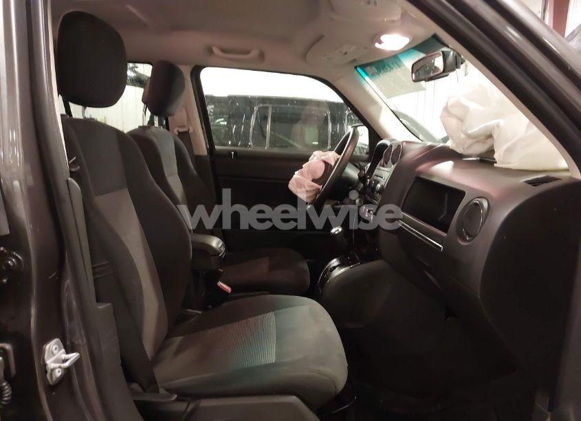 Photo 5 of 2016 Jeep Patriot SPORT (VIN 1C4NJPBA9GD526793)