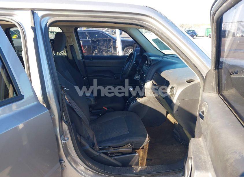 Photo 5 of 2016 Jeep Patriot SPORT (VIN 1C4NJPBA9GD589182)