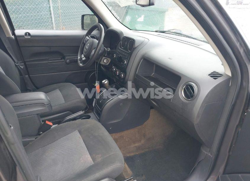 Photo 5 of 2016 Jeep Patriot SPORT (VIN 1C4NJPBA9GD760349)