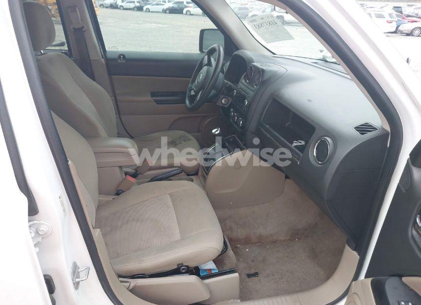 Photo 5 of 2014 Jeep Patriot SPORT (VIN 1C4NJPBAXED504895)