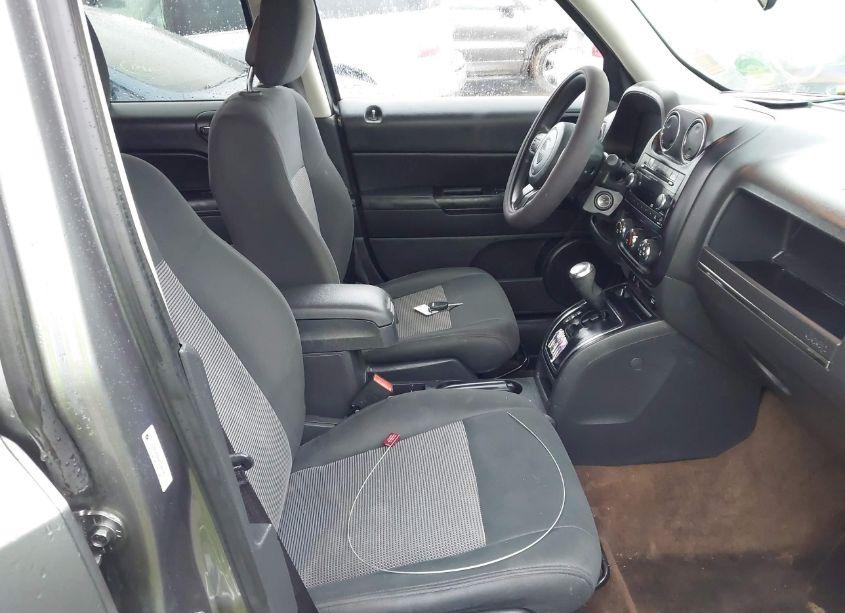 Photo 5 of 2014 Jeep Patriot SPORT (VIN 1C4NJPBAXED596185)