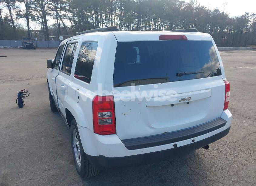 Photo 3 of 2014 Jeep Patriot SPORT (VIN 1C4NJPBAXED729642)