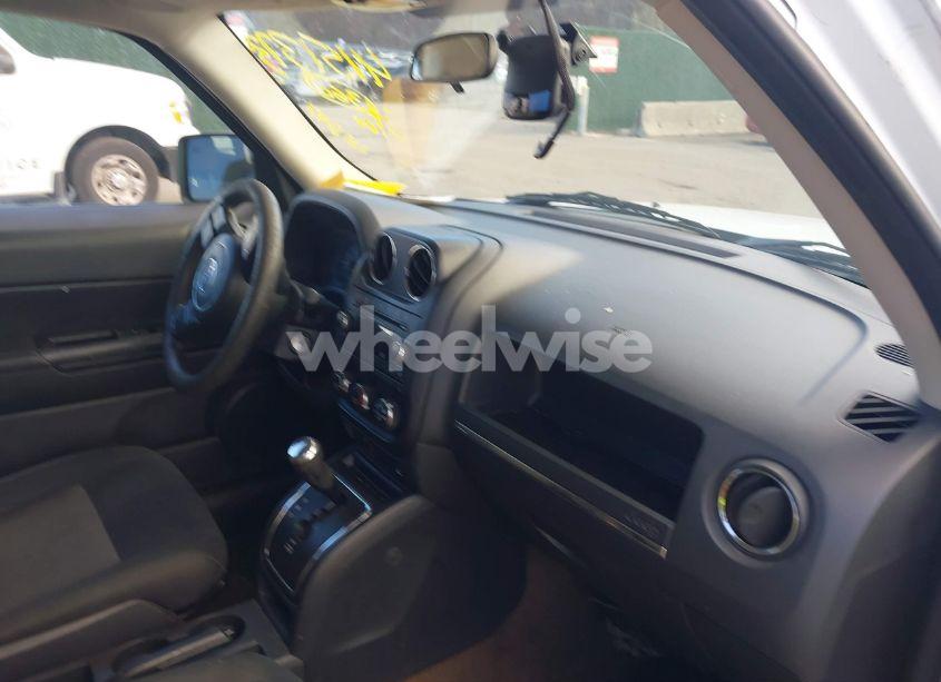 Photo 5 of 2014 Jeep Patriot SPORT (VIN 1C4NJPBAXED729642)