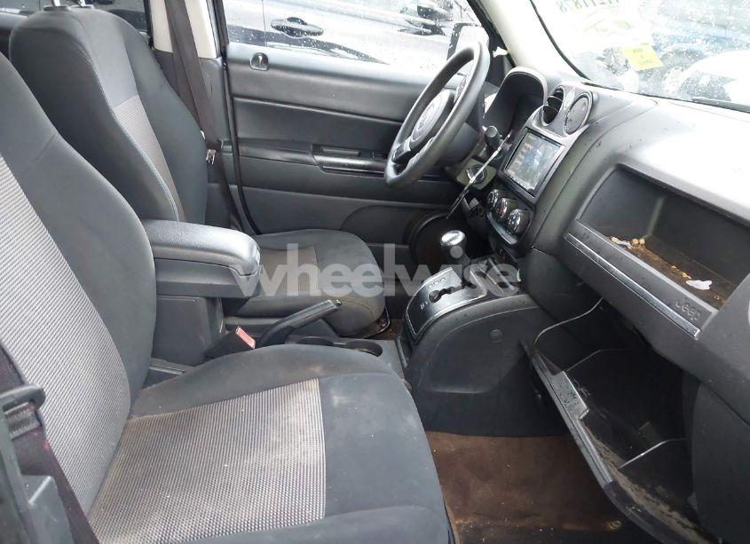 Photo 5 of 2014 Jeep Patriot SPORT (VIN 1C4NJPBAXED844001)