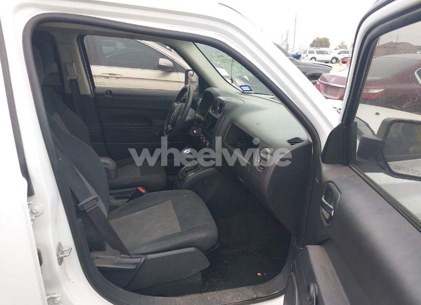 Photo 5 of 2015 Jeep Patriot SPORT (VIN 1C4NJPBAXFD438382)