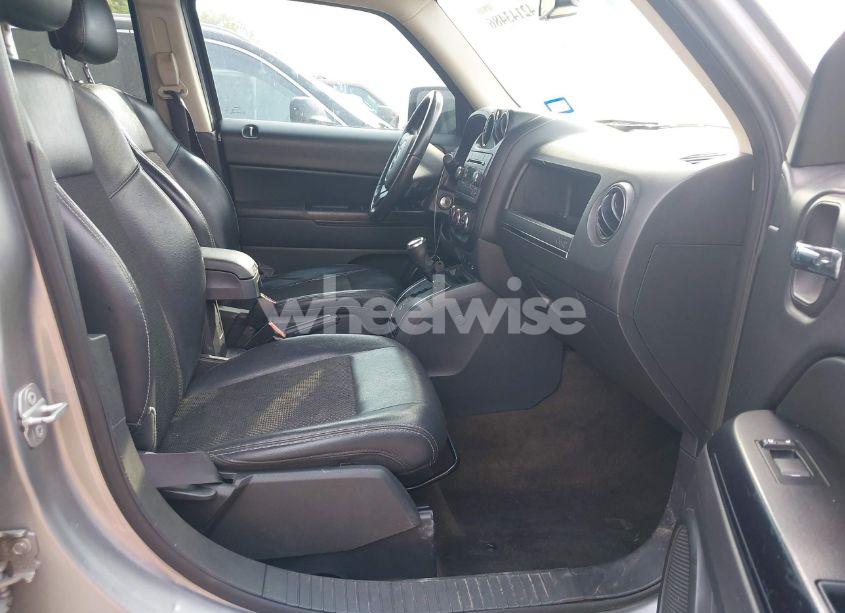 Photo 5 of 2016 Jeep Patriot SPORT SE (VIN 1C4NJPBAXGD602375)