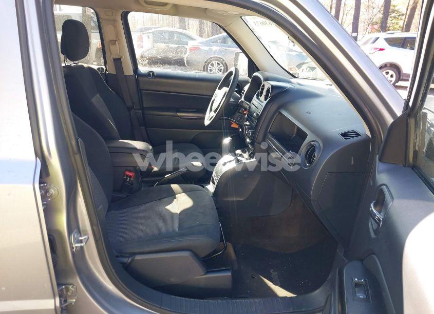 Photo 5 of 2016 Jeep Patriot SPORT (VIN 1C4NJPBAXGD648613)