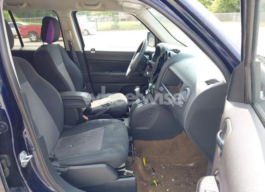 Photo 5 of 2016 Jeep Patriot SPORT (VIN 1C4NJPBAXGD670093)