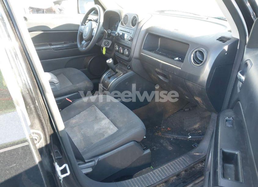 Photo 5 of 2016 Jeep Patriot SPORT (VIN 1C4NJPBAXGD688514)