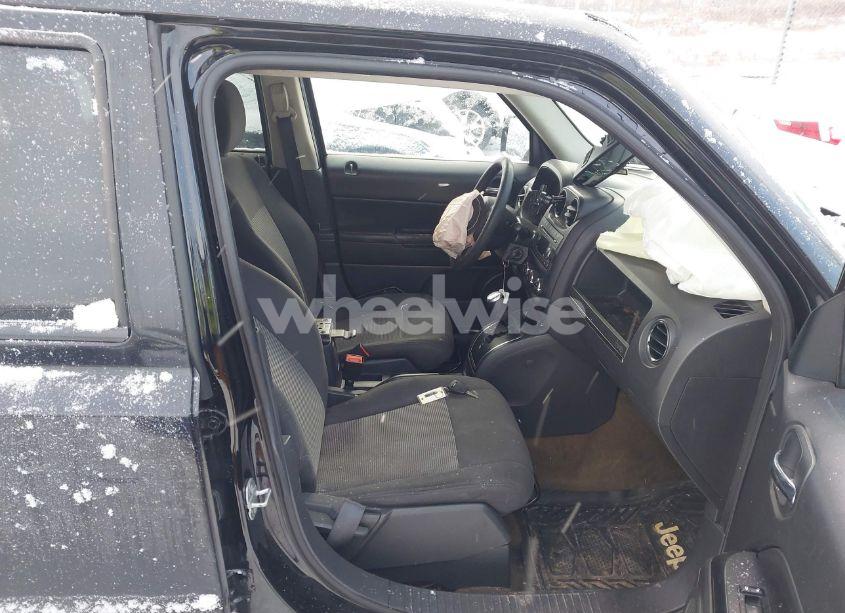 Photo 5 of 2016 Jeep Patriot SPORT (VIN 1C4NJPBAXGD812491)