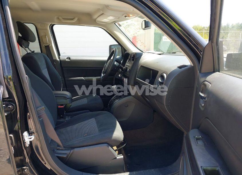 Photo 5 of 2017 Jeep Patriot SPORT FWD (VIN 1C4NJPBAXHD141227)