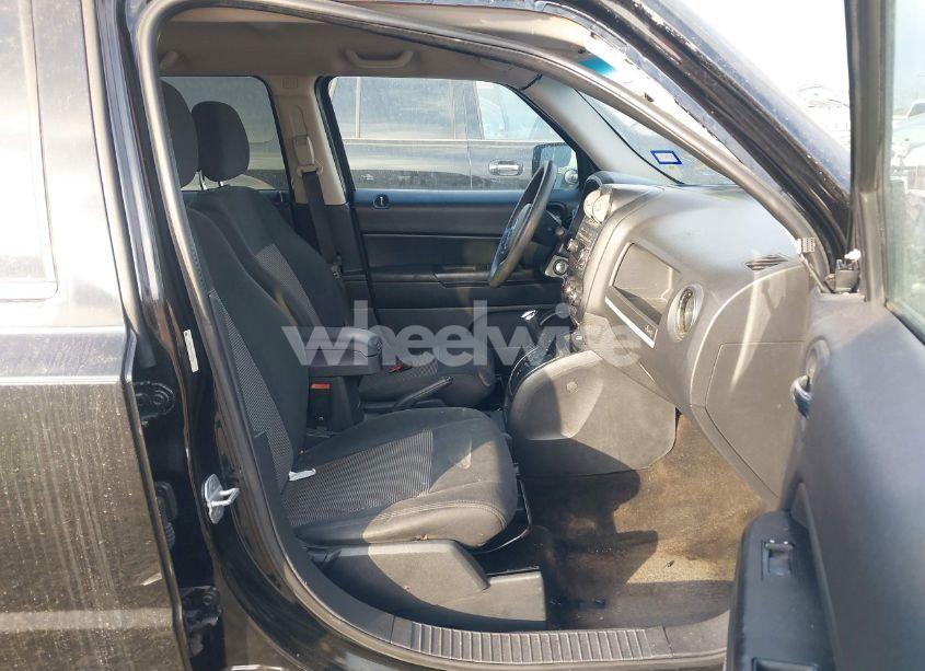 Photo 5 of 2014 Jeep Patriot SPORT (VIN 1C4NJPBB0ED628991)