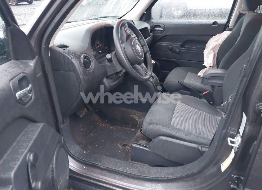 Photo 5 of 2016 Jeep Patriot SPORT (VIN 1C4NJPBB0GD547640)