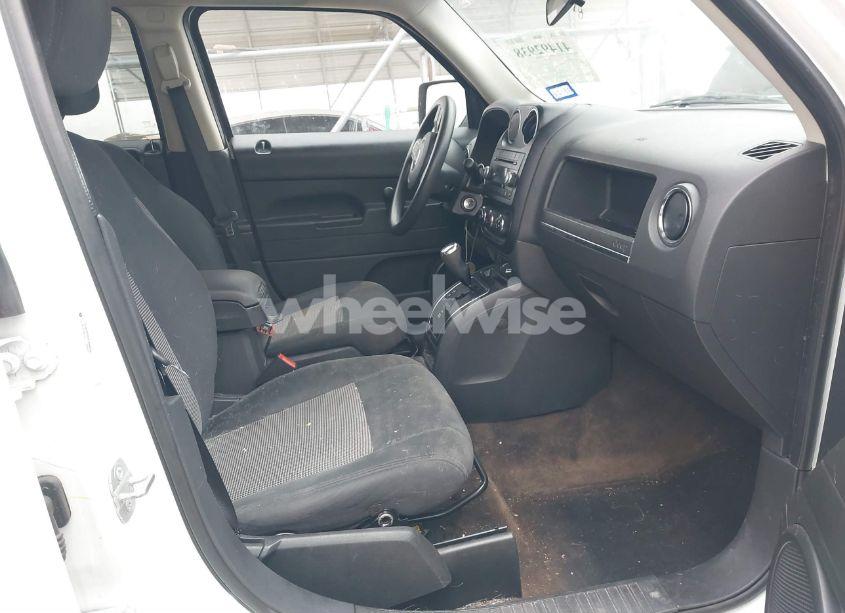 Photo 5 of 2014 Jeep Patriot SPORT (VIN 1C4NJPBB1ED888218)