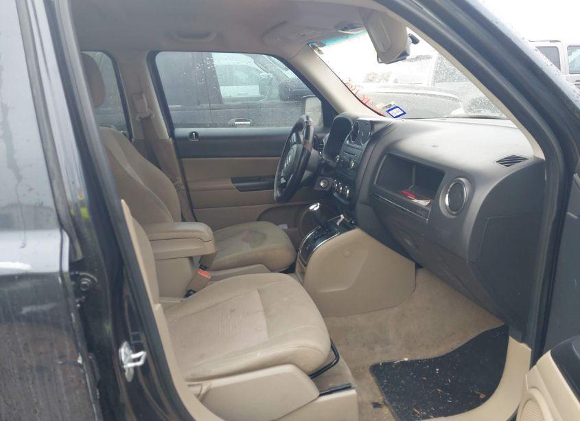 Photo 5 of 2016 Jeep Patriot SPORT (VIN 1C4NJPBB1GD583580)