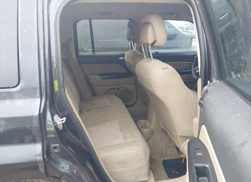 Photo 8 of 2016 Jeep Patriot SPORT (VIN 1C4NJPBB1GD583580)