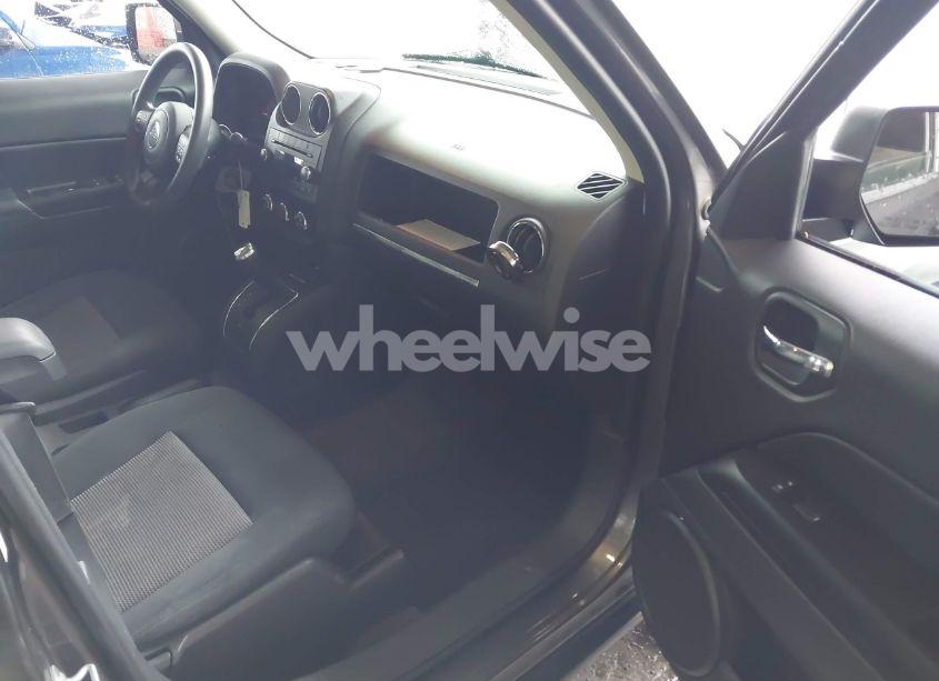 Photo 5 of 2014 Jeep Patriot SPORT (VIN 1C4NJPBB2ED881276)