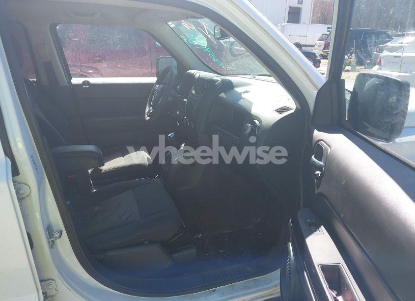 Photo 5 of 2014 Jeep Patriot SPORT (VIN 1C4NJPBB2ED906063)