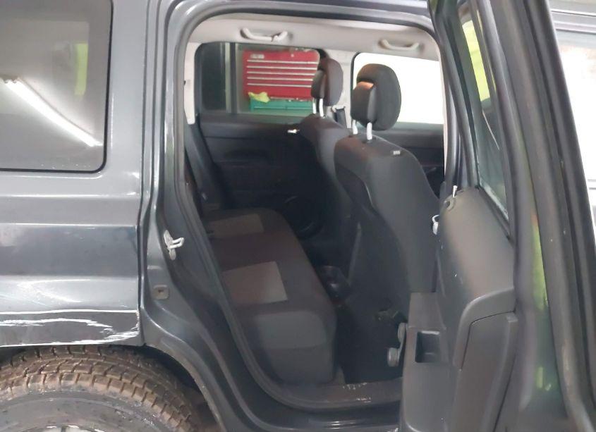 Photo 8 of 2015 Jeep Patriot SPORT (VIN 1C4NJPBB2FD158271)