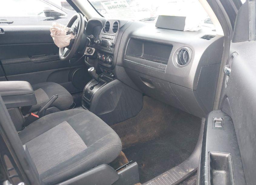 Photo 5 of 2015 Jeep Patriot SPORT (VIN 1C4NJPBB3FD236007)