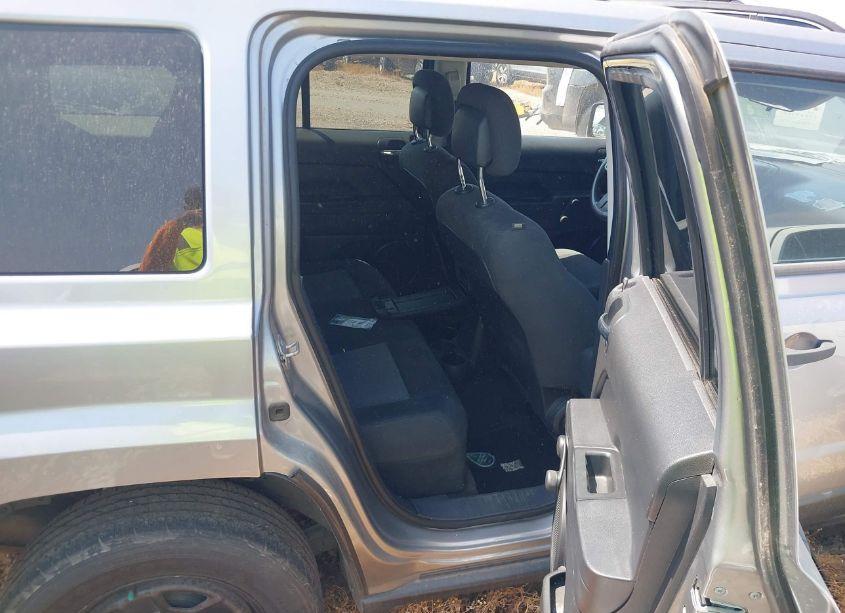 Photo 8 of 2015 Jeep Patriot SPORT (VIN 1C4NJPBB3FD419567)