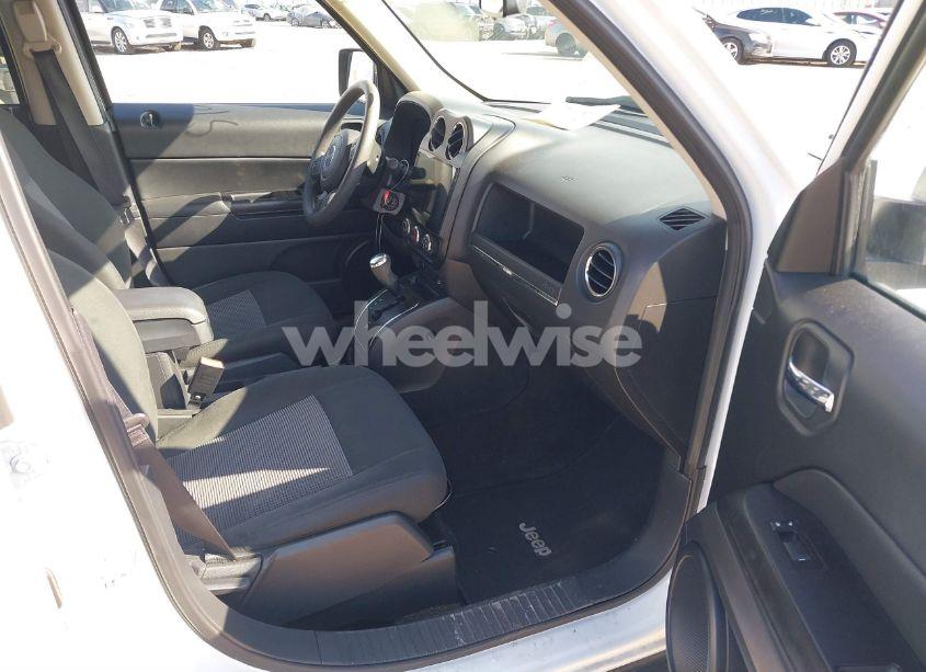 Photo 5 of 2016 Jeep Patriot SPORT (VIN 1C4NJPBB3GD590420)