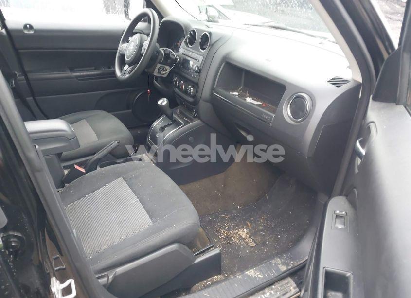 Photo 5 of 2016 Jeep Patriot SPORT (VIN 1C4NJPBB3GD603960)