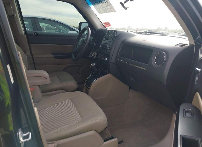 Photo 5 of 2014 Jeep Patriot SPORT (VIN 1C4NJPBB4ED793636)